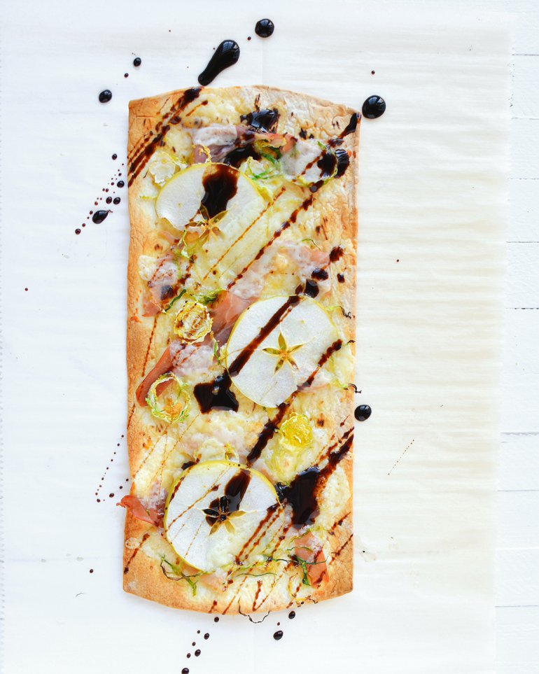 holiday flatbread with apples and prosciutto