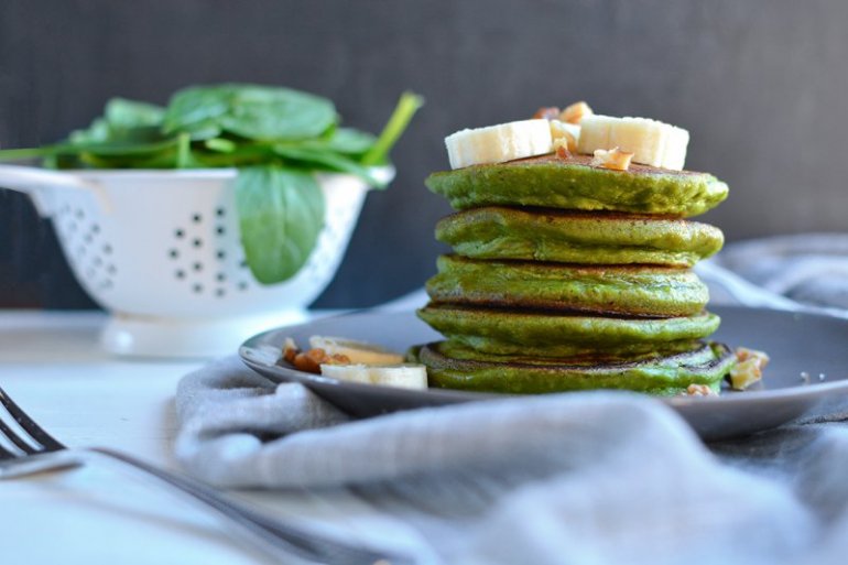 https://noshandnourish.com/sites/default/files/styles/blog_list_page_image/public/green-smoothie-pancakes-wide-ig2.jpg?itok=t1l9tdij