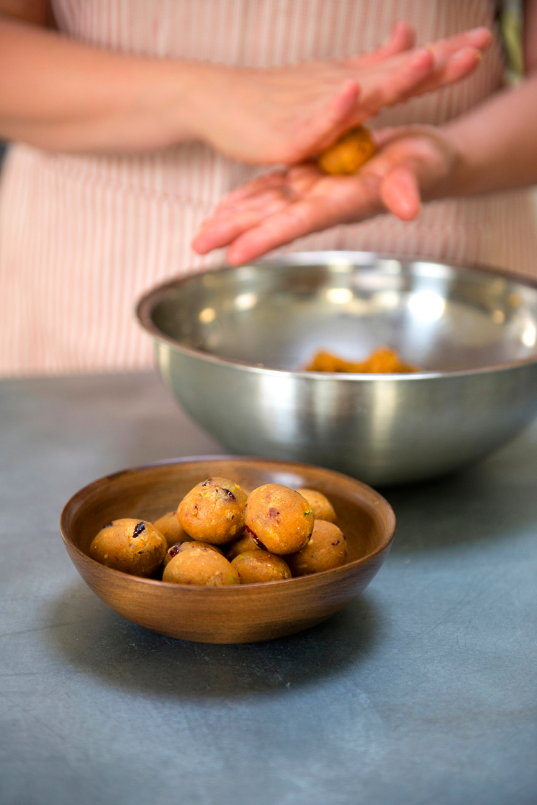 rolling cookie dough balls