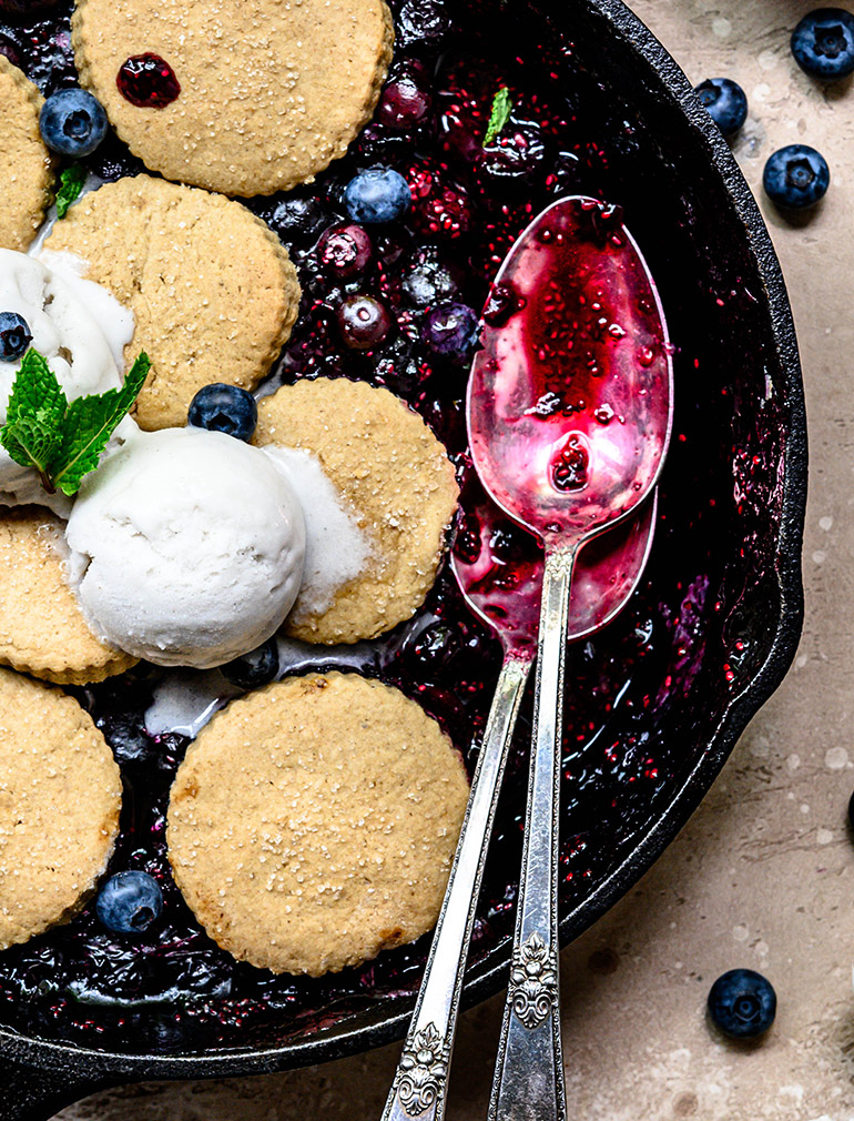 blueberry blackberry cobbler