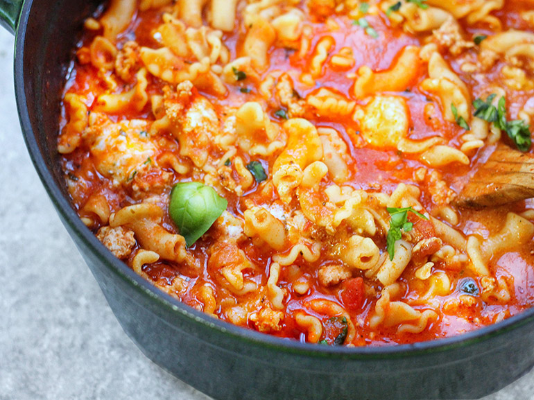 one pot lasagna soup in staub