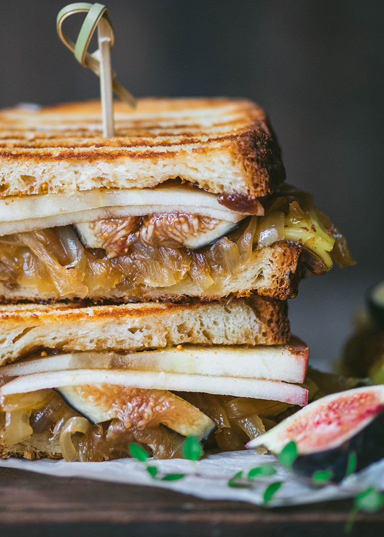 fall grilled cheese with apple cider caramelized onions