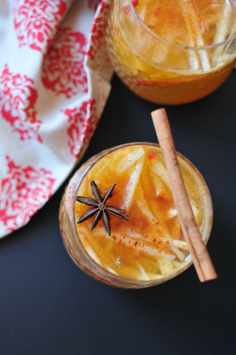 apple pie sangria close up