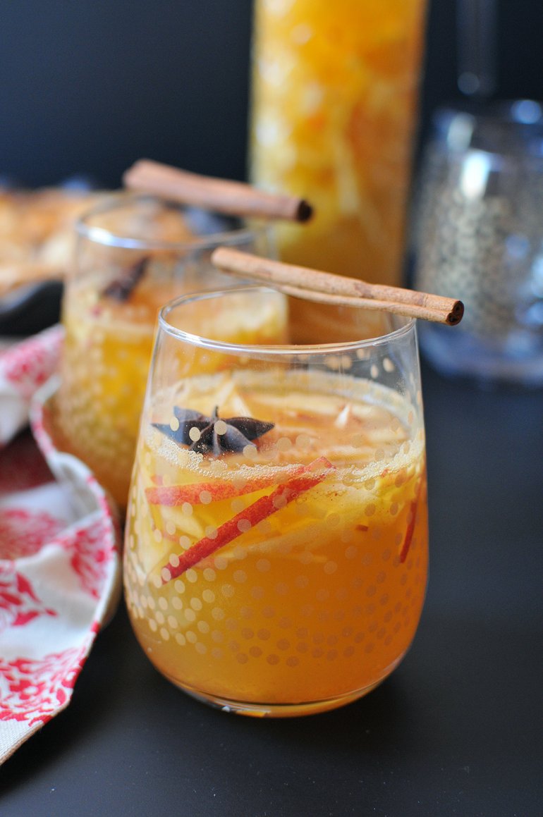 apple pie sangria with cinnamon sugar vodka