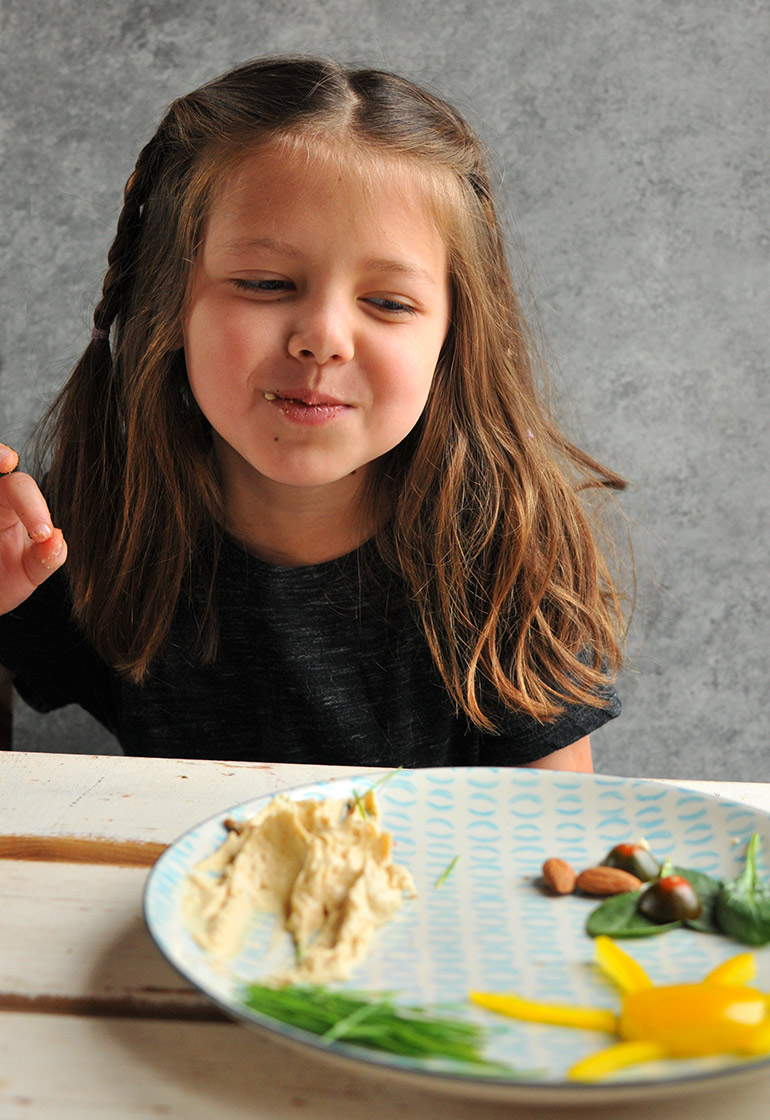 babycakes snacking on hommus plate