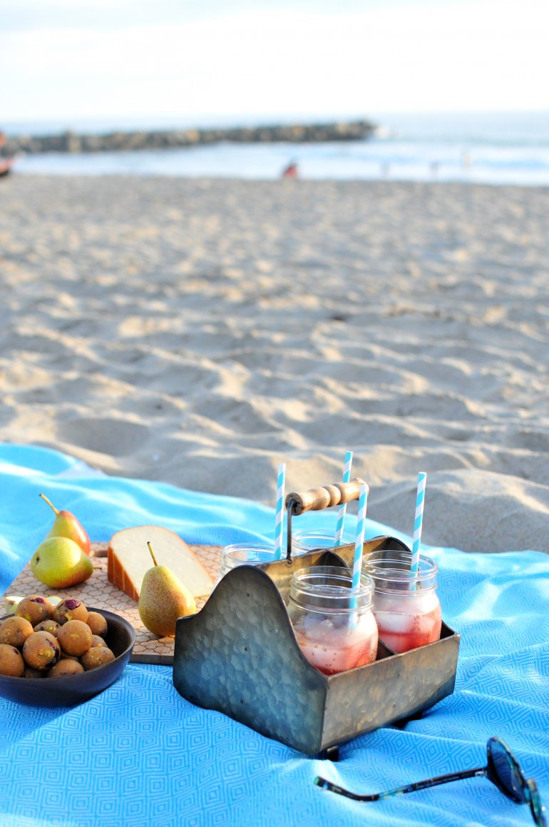 beach picnic with bobs redmill