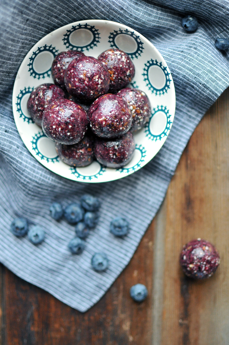 blueberry bliss bites (or balls)