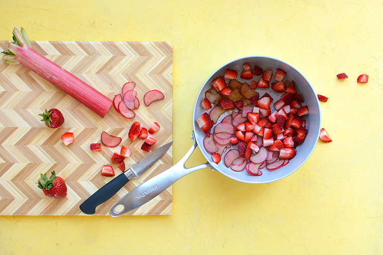 strawberry rhubarb cobbler