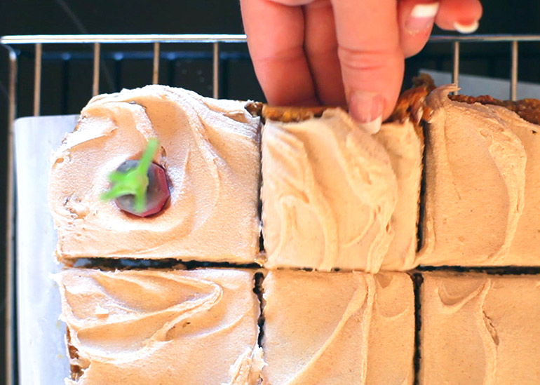 carrot cake bars with frosting