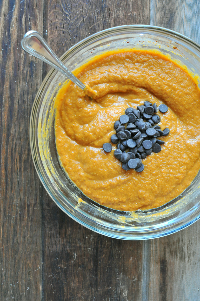 dark chocolate pumpkin pie bites batter