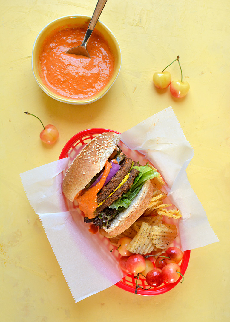 veggie burgers with roasted tomato aioli