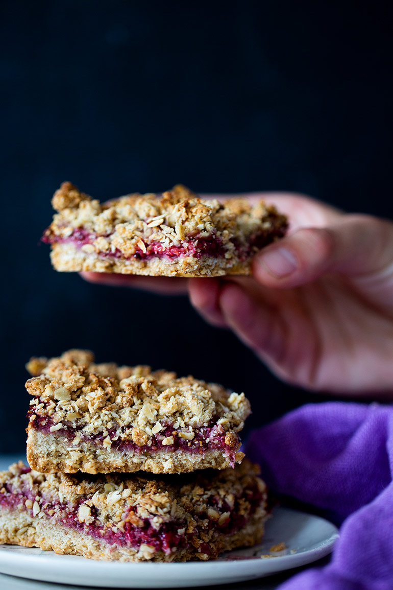 raspberry chia oat bars