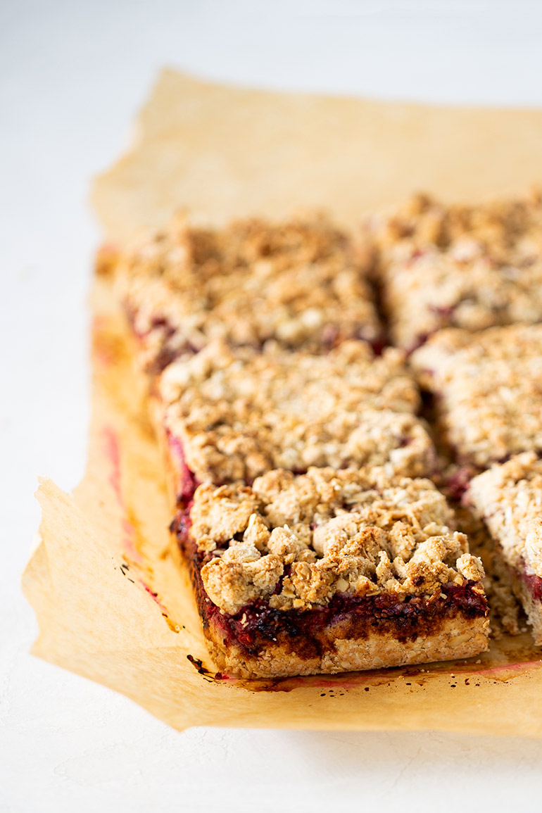 raspberry chia oat bars