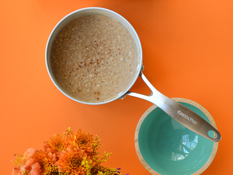 pumpkin spice oatmeal in greenpan