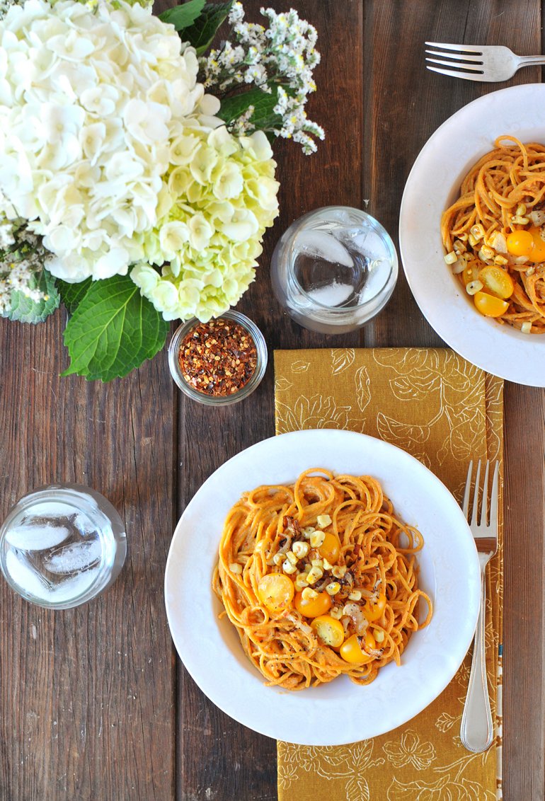 creamy vegan red pepper alfredo 