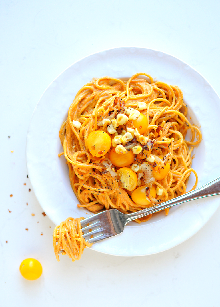 creamy vegan red pepper alfredo 