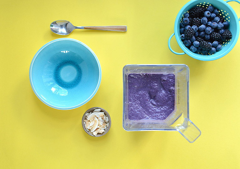 smoothie bowl in process