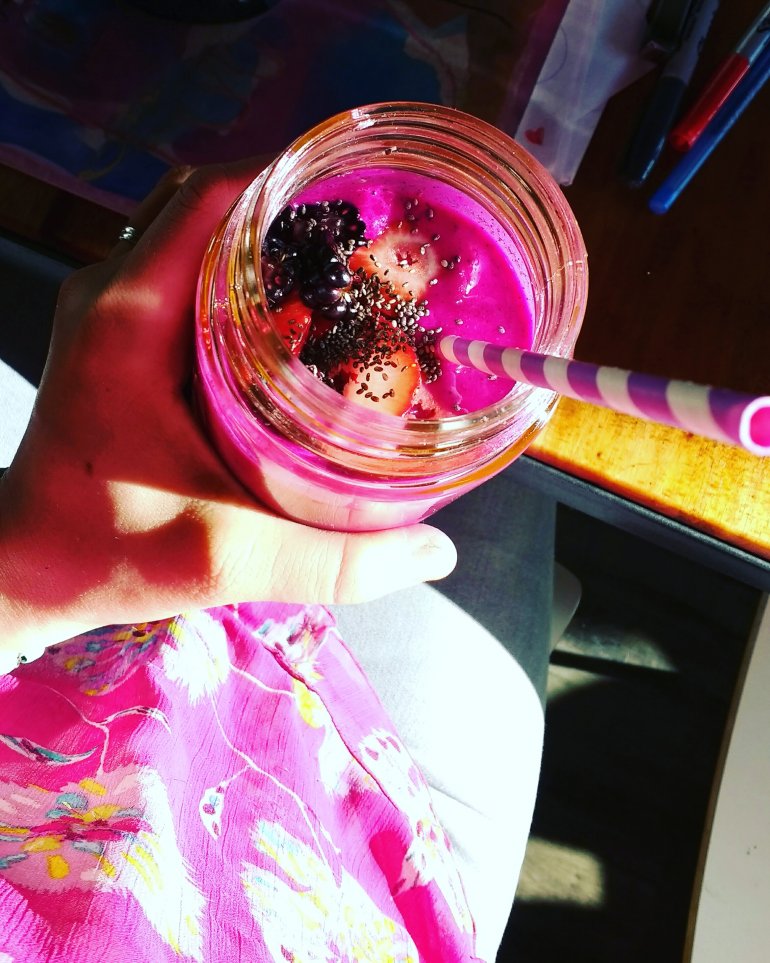 dragon fruit smoothie in sunshine