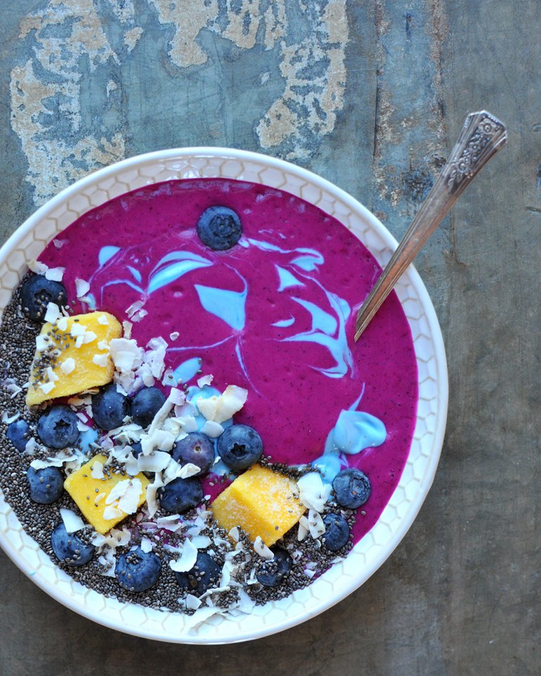 unicorn smoothie bowl with chia