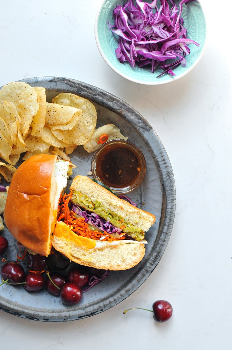 korean bbq bibimbap burgers with chips